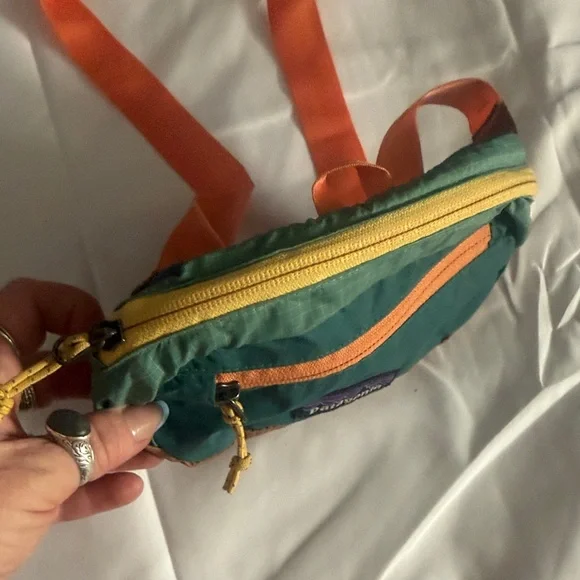 Patagonia Green Waist Pack with Orange Strap - Picture 5 of 6